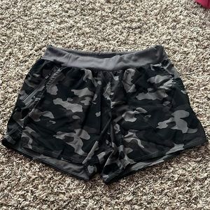 cute camo shorts! size XL in kids!